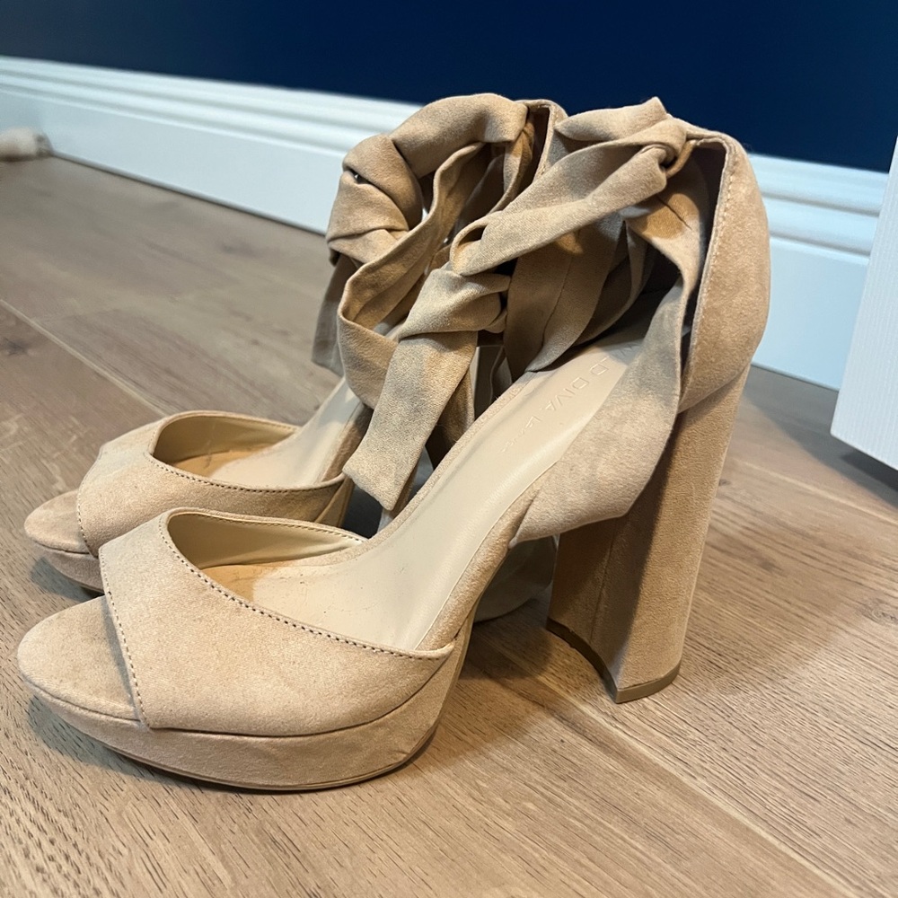 Women’s Strappy Platform Heels - Cream